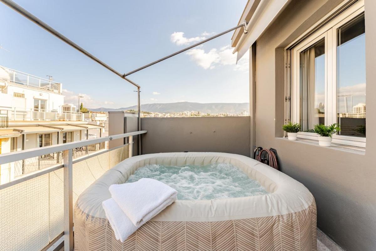 Lovely Apt W/Heated Jacuzzi &Full Acropolis View Афіни Екстер'єр фото
